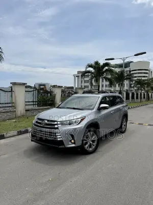 Toyota Highlander XLE 4dr SUV (3.5L 6cyl 6A) 2015 Silver
