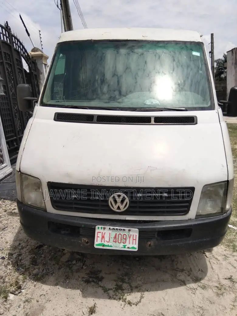 Bus 2005 White