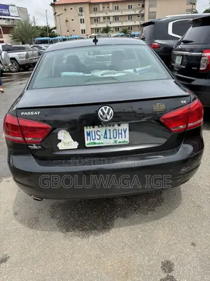 Volkswagen Passat SE with Sunroof 2013 Black