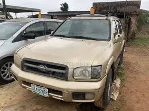 Nissan Pathfinder 1999 Gold