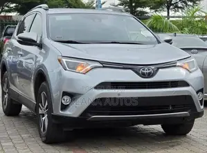Toyota RAV4 XLE 4dr SUV (2.5L 4cyl 6A) 2018 Silver