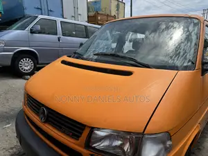 Volkswagen Transporter 2005 Yellow