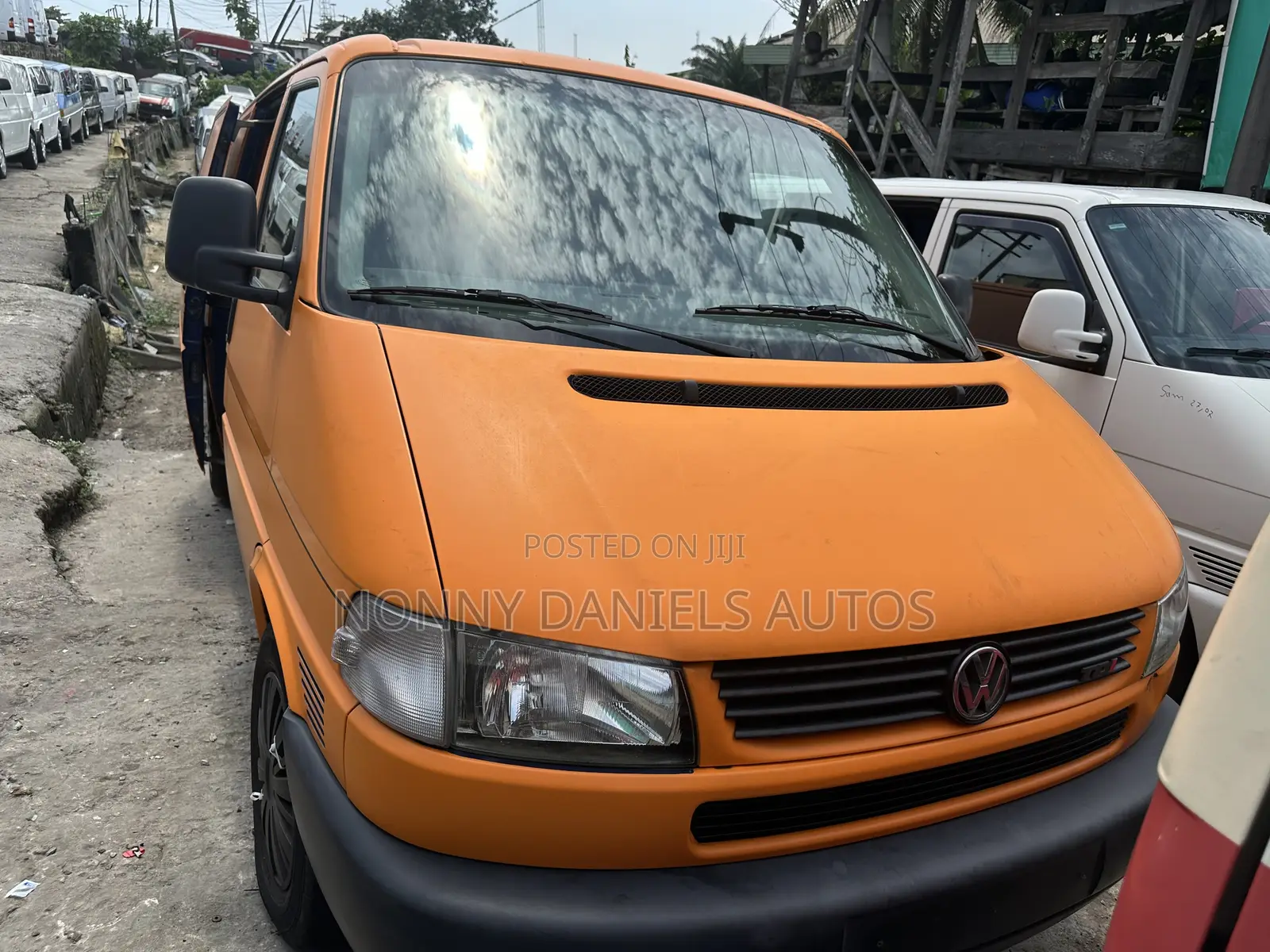 Volkswagen Transporter 2005 Yellow