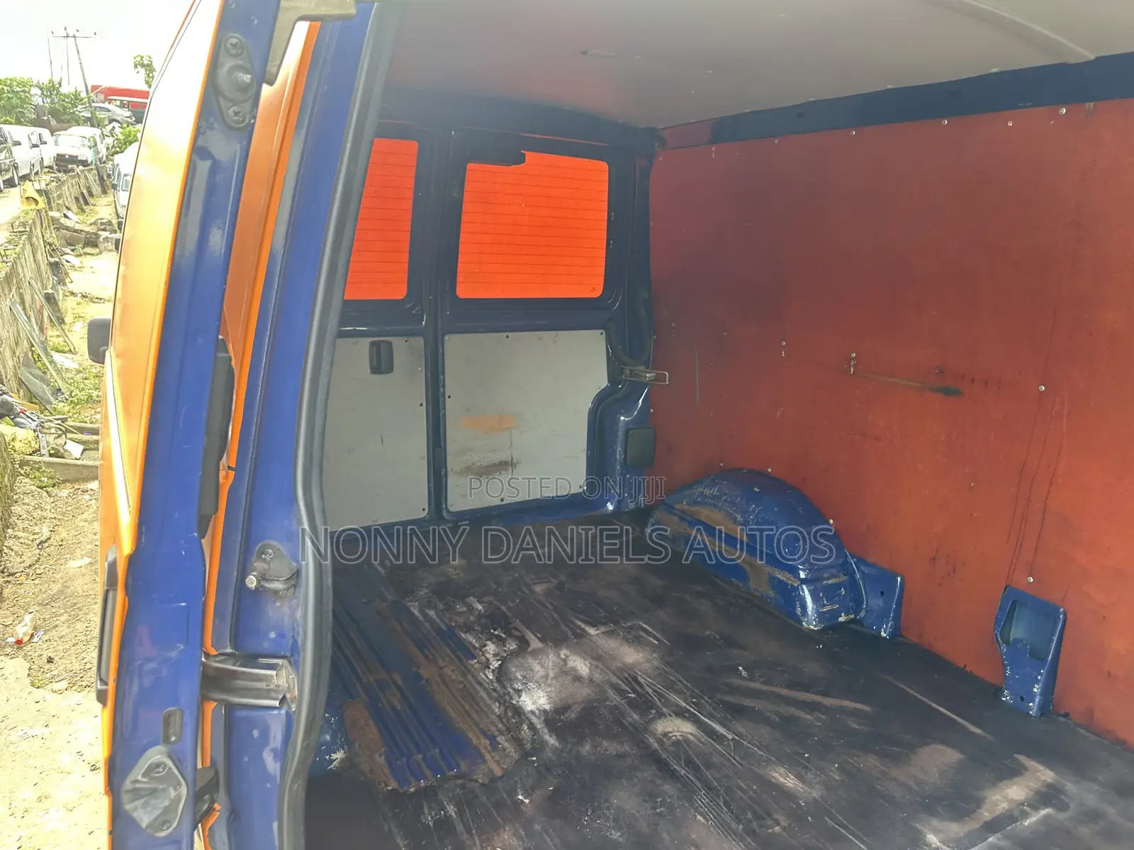 Volkswagen Transporter 2005 Yellow