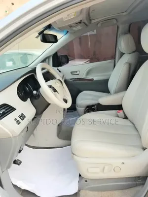 Toyota Sienna 2013 Silver