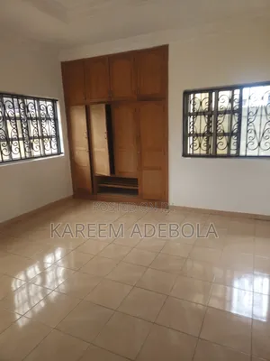3bdrm Block of Flats in Magodo Phase 2 for rent