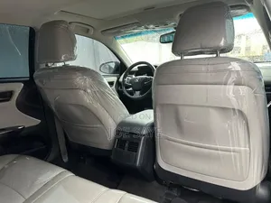 Toyota Avalon XLE Touring Sedan FWD (3.5L 6cyl 6A) 2013 Silver