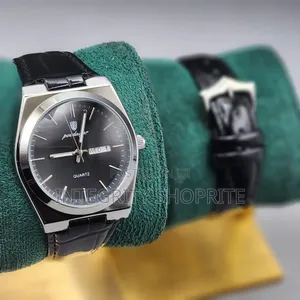 Poedagar Leather Strap Quartz Wristwatch
