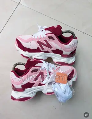 Unisex New Balance Sneakers(Original Quality)