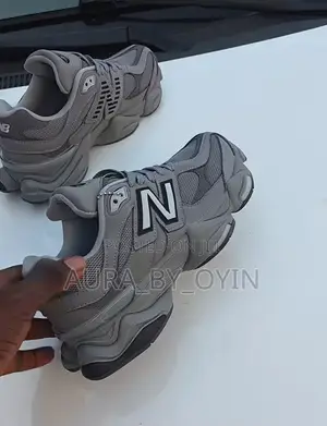Unisex New Balance Sneakers(Original Quality)