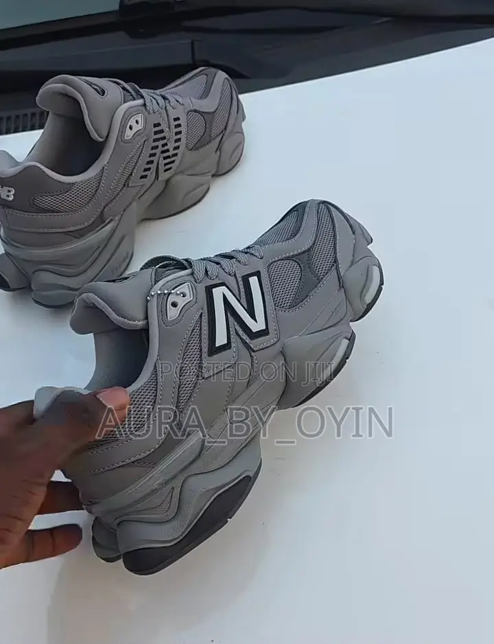 Unisex New Balance Sneakers(Original Quality)