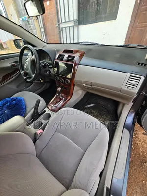 Toyota Corolla LE 4dr Sedan (1.8L 4cyl 4A) 2013 Gray