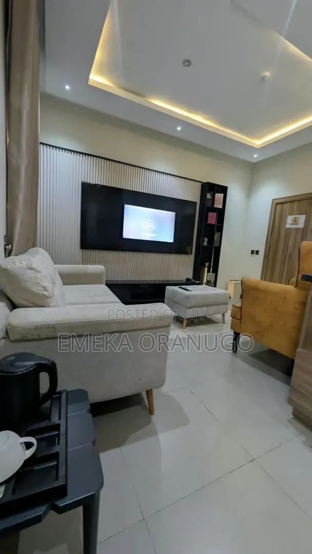 Luxury One Bedroom Apartment