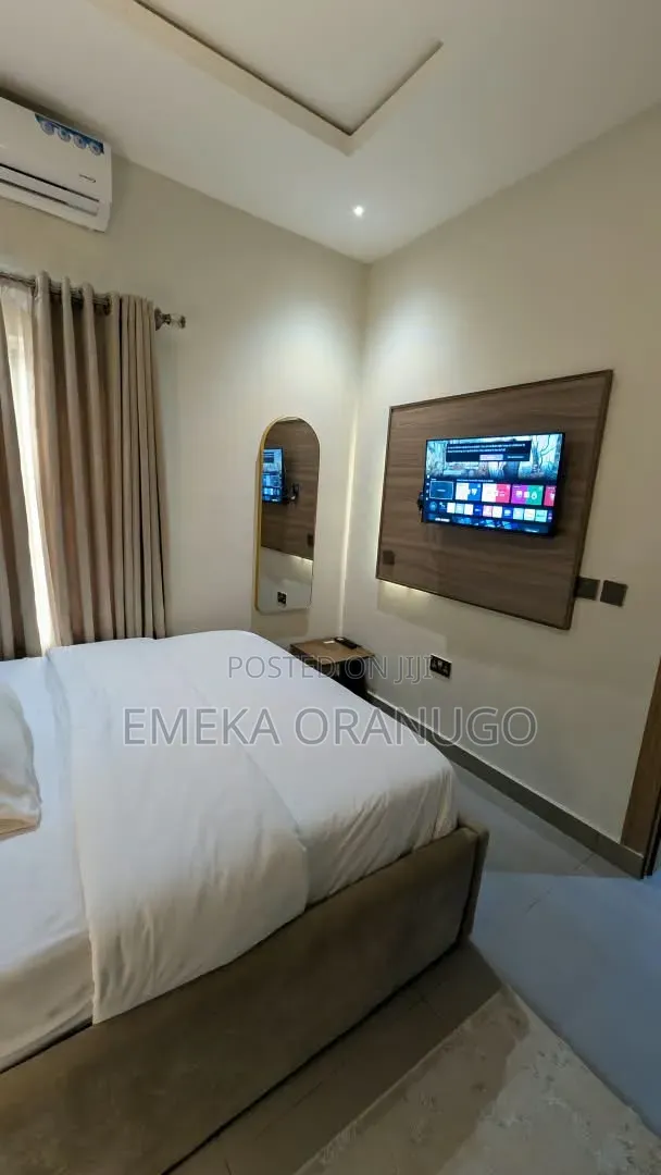 Luxury One Bedroom Apartment