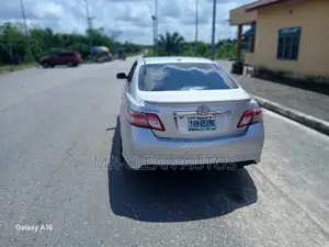Toyota Camry 2010 Silver