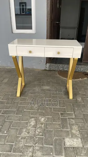 White and Gold Console Entrance Decorative / Multipurpose Table