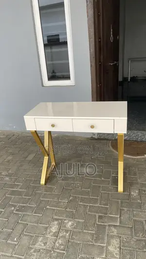 White and Gold Console Entrance Decorative / Multipurpose Table