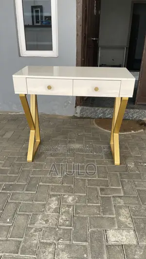 White and Gold Console Entrance Decorative / Multipurpose Table