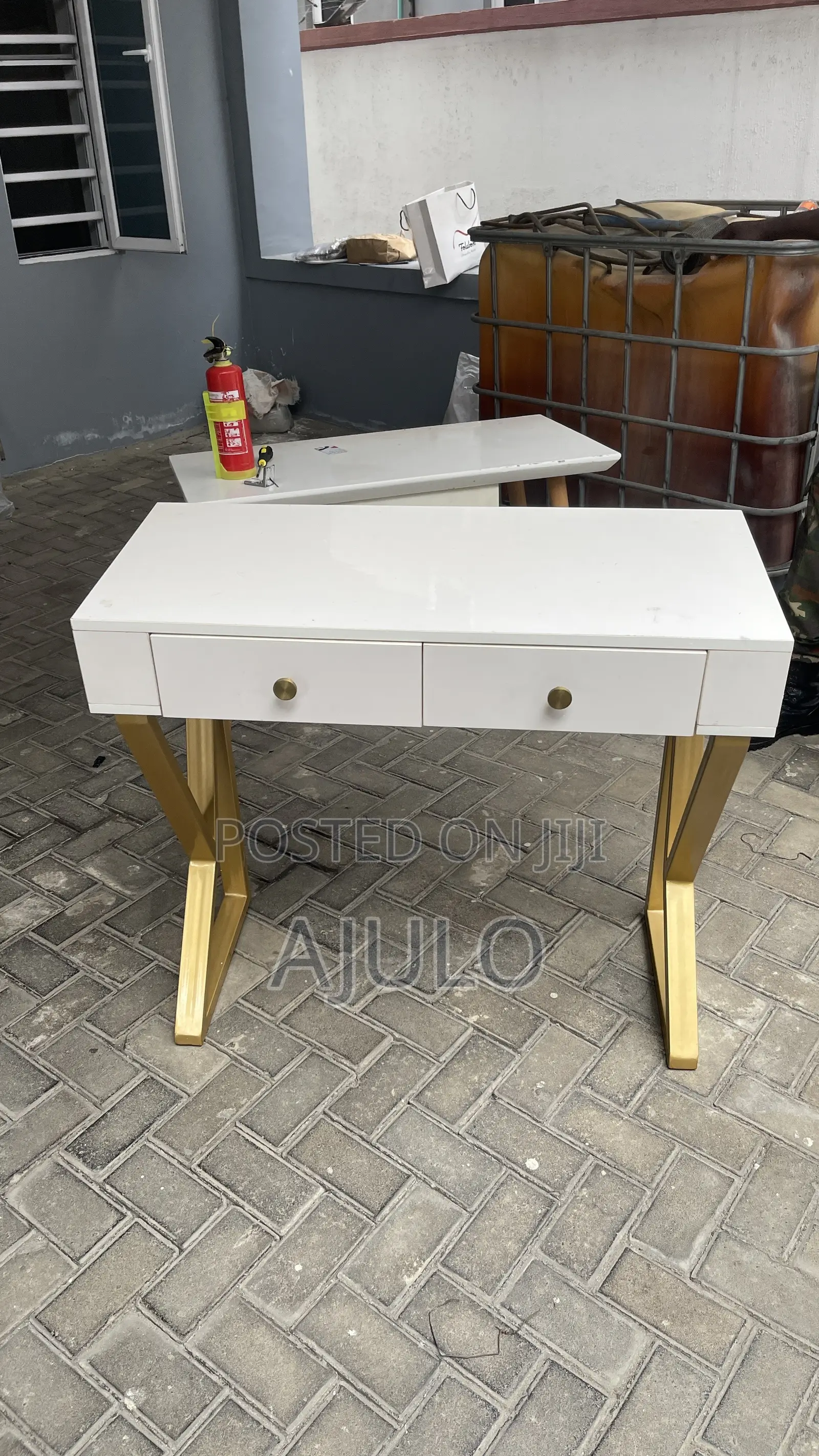 White and Gold Console Entrance Decorative / Multipurpose Table