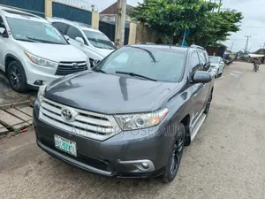 Toyota Highlander Limited 3.5l 4WD 2013 Gray