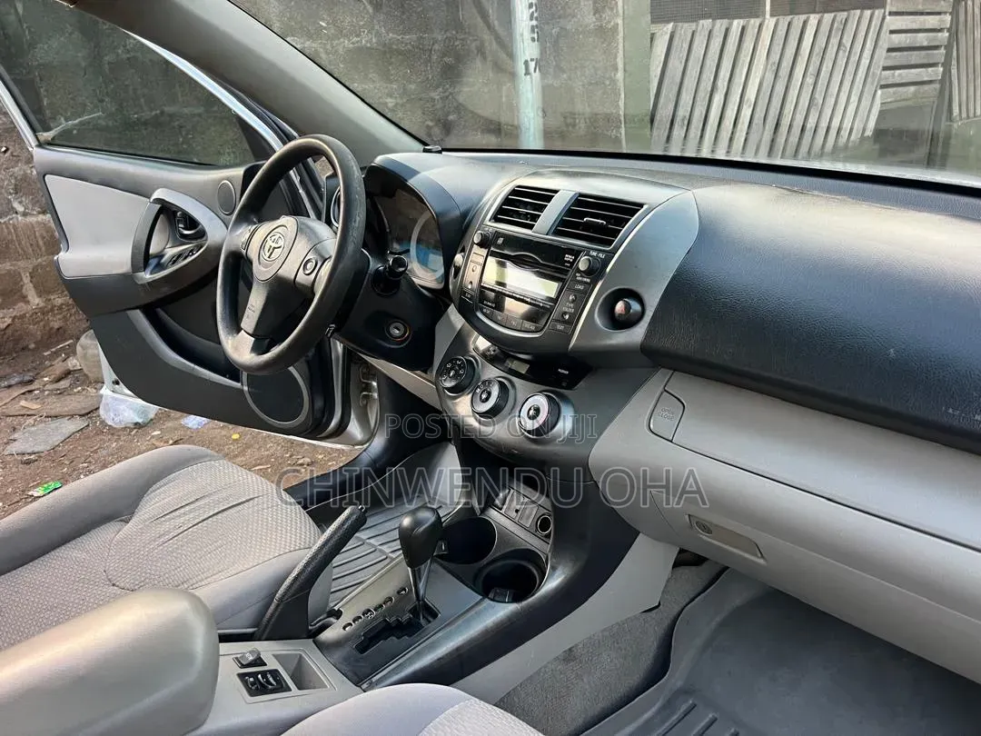 Toyota RAV4 2012 Silver