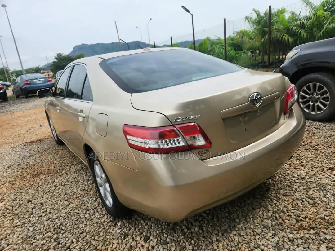 Toyota Camry 2011 Gold