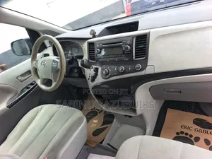 Toyota Sienna L 7-Passenger 4dr Minivan (3.5L 6cyl 6A) 2014 Gray