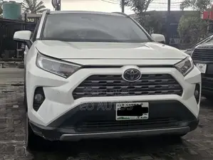Toyota RAV4 Limited AWD 2019 White