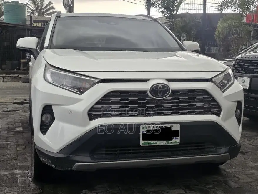 Toyota RAV4 Limited AWD 2019 White