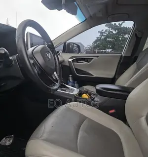 Toyota RAV4 Limited AWD 2019 White