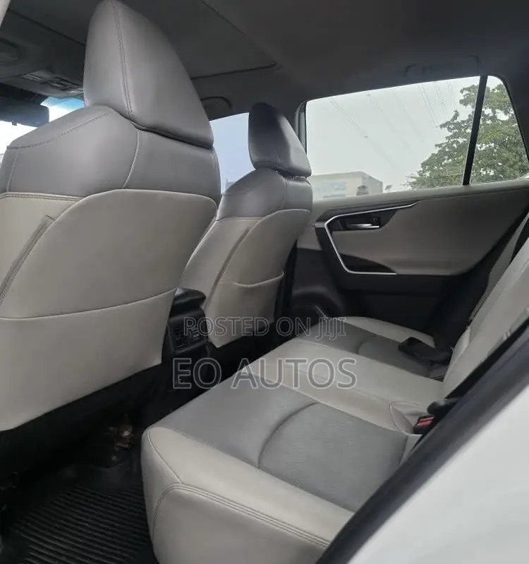 Toyota RAV4 Limited AWD 2019 White