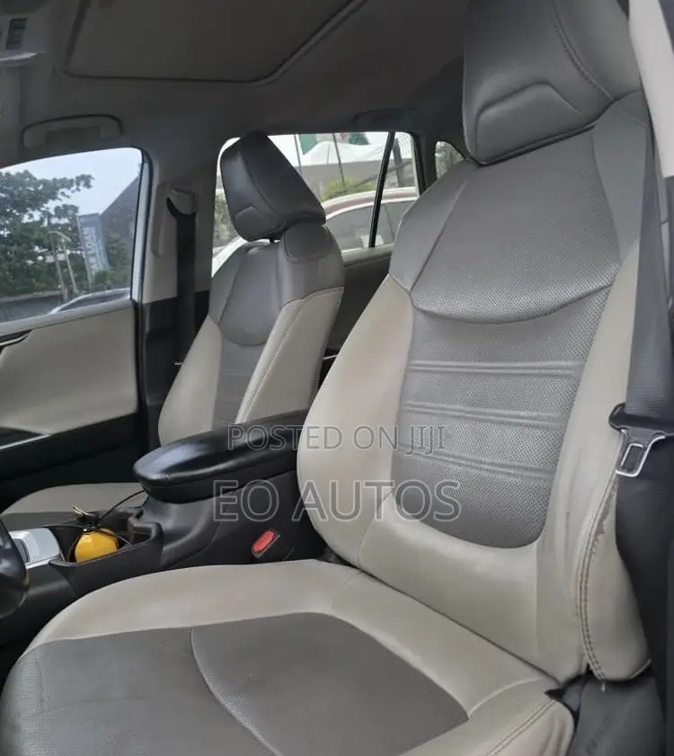 Toyota RAV4 Limited AWD 2019 White