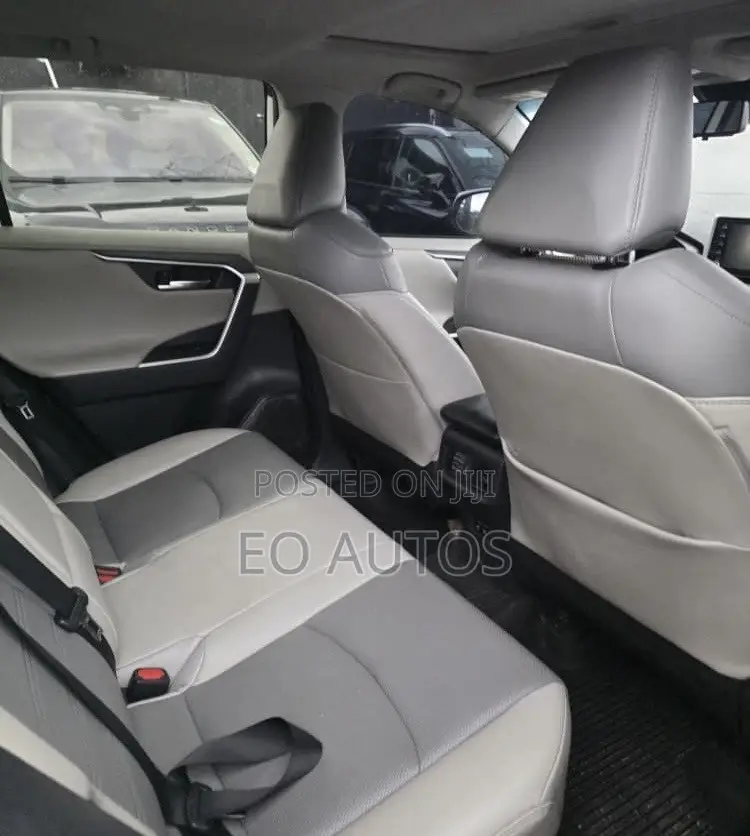 Toyota RAV4 Limited AWD 2019 White