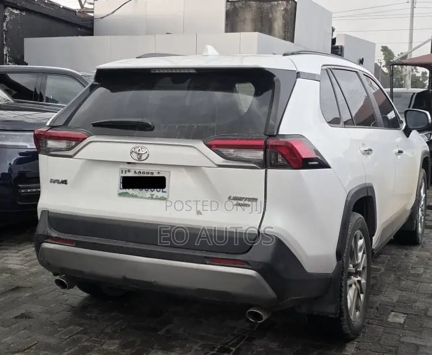 Toyota RAV4 Limited AWD 2019 White