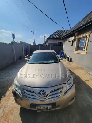 Toyota Camry LE 4dr Sedan (2.4L 4cyl 5A) 2009 Gold