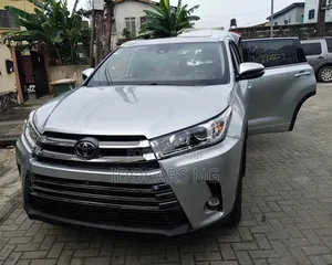 Toyota Highlander Limited Platinum 2019 Silver