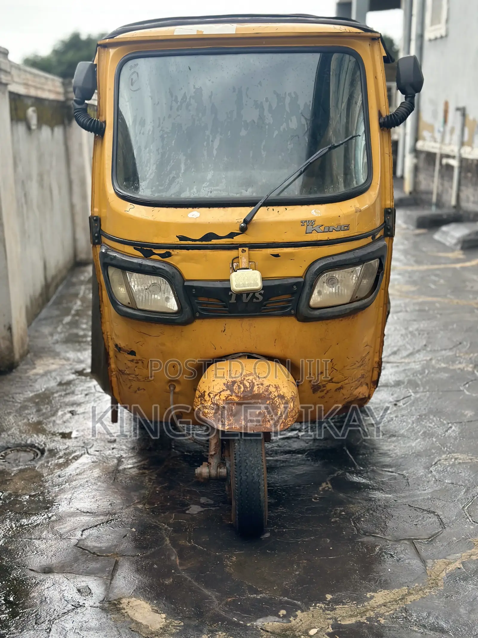 TVS Apache 160 4V 2023 Yellow