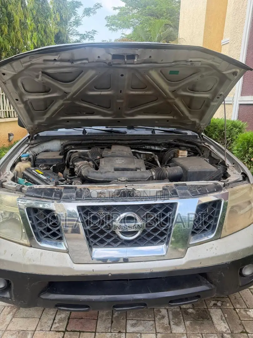 Nissan Frontier 2015 Gray