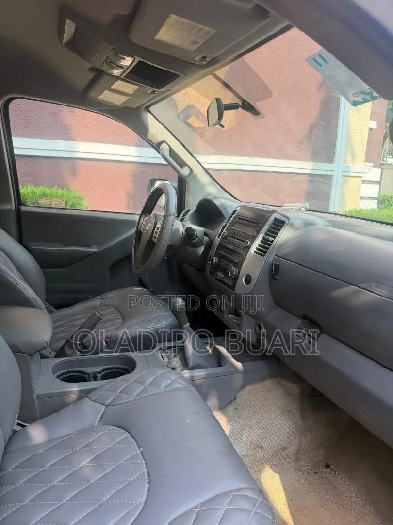 Nissan Frontier 2015 Gray