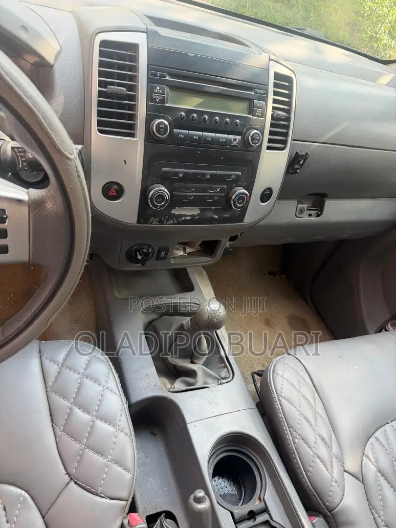 Nissan Frontier 2015 Gray
