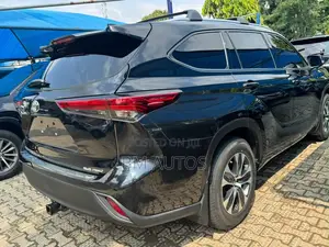 Toyota Highlander XLE 2021 Black