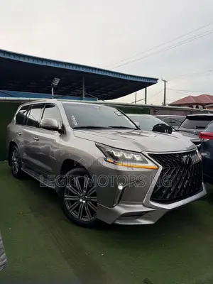 Lexus LX 570 AWD 2017 Gold