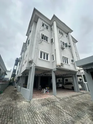 3bdrm Block of Flats in Osapa london for rent