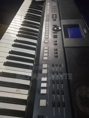 Yamaha PSR - S650 Keyboard
