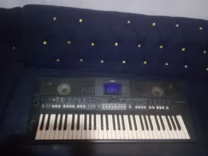Yamaha PSR - S650 Keyboard