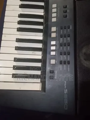 Yamaha PSR - S650 Keyboard