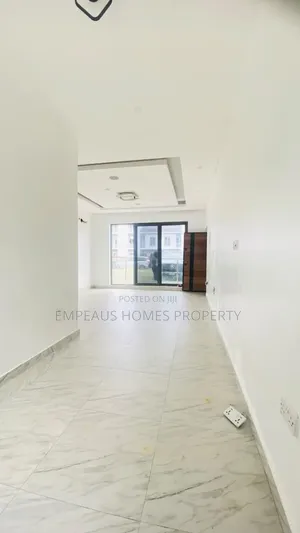 3bdrm Apartment in Ikota for rent