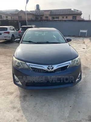 Toyota Camry XLE 4dr Sedan (2.5L 4cyl 6A) 2014 Gray