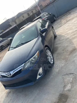 Toyota Camry XLE 4dr Sedan (2.5L 4cyl 6A) 2014 Gray