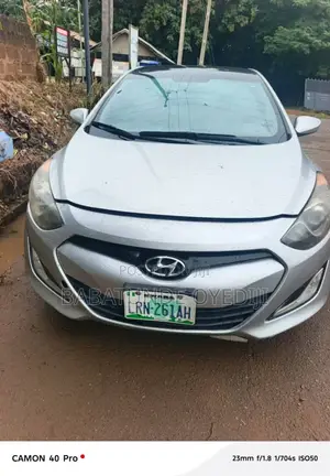 Hyundai Elantra Limited 4dr Sedan (1.8L 4cyl 6A) 2014 Silver